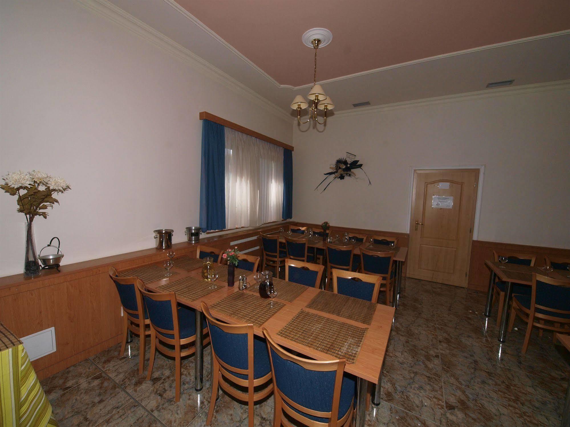 Hotel Macocha Blansko Extérieur photo